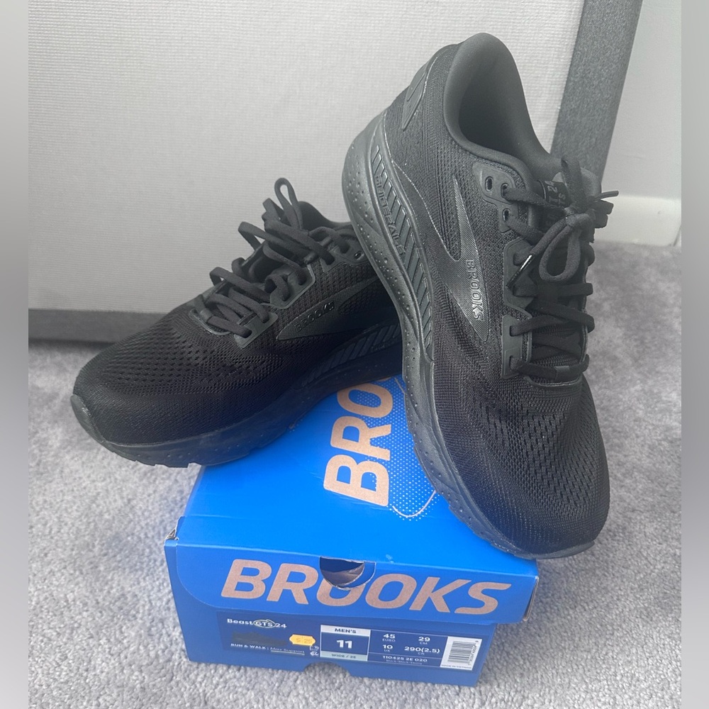 Brooks Beast GTS 24 Men’s running Shoes Sz 11 EE Wide New